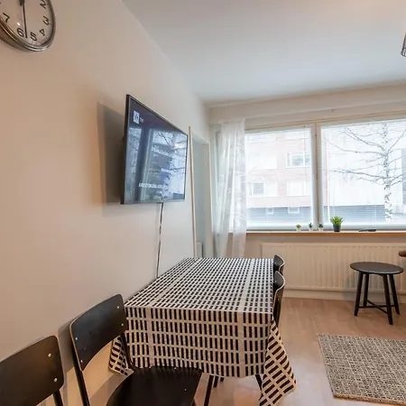 Renovated Bright Studio, Free Wifi, City Center