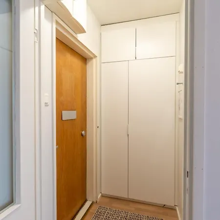 Renovated Bright Studio, Free Wifi, City Center Oulu